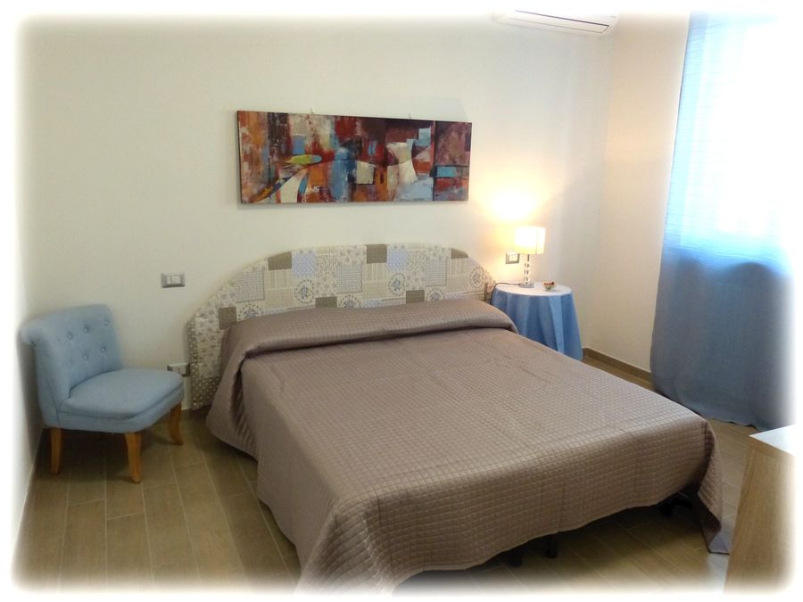 Camera Cielo: letto matrimoniale e poltrona